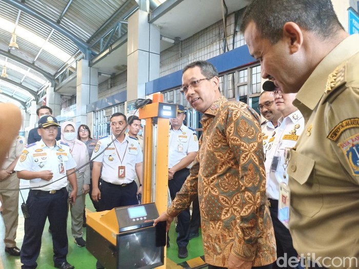 Heru Budi Sidak Lokasi Uji KIR di Ujung Menteng Jaktim