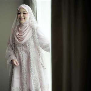 8 Foto Inspirasi Baju Pengantin Syari dari Pernikahan Fotografer Diera Bachir