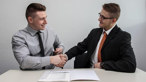 Kerja sama bisnis joint venture.