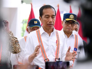 PPKM Dicabut, Jokowi: Masker Tetap Dipakai di Keramaian dan Ruang Tertutup