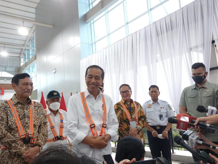 Jokowi Jajal LRT