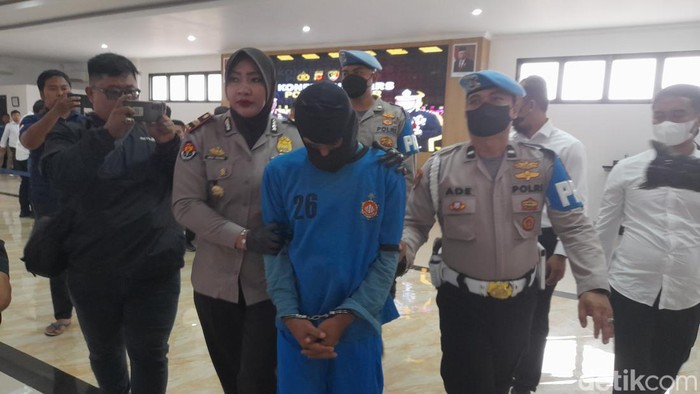 Jumpa Pers Kasus Pembunuhan Wanita Berselimut Kain Putih di Bogor