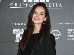 Ini Sosok Katy Saunders, Wanita yang Digosipkan Pacar Baru Song Joong Ki