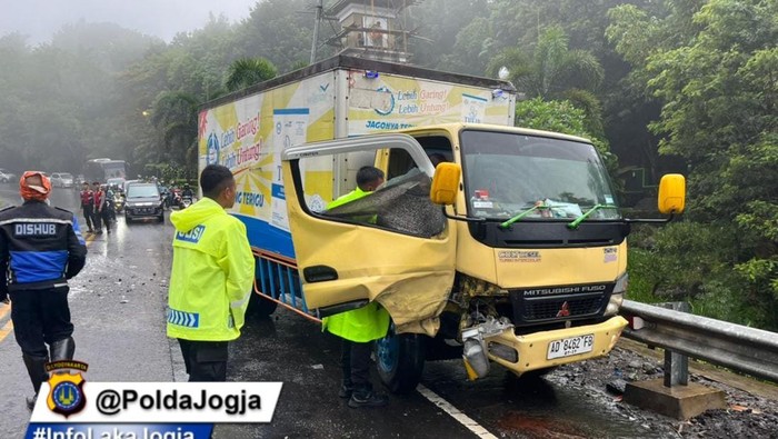Kecelakaan di Jalan Jogja-Wonosari, Patuk, Gunungkidul, Senin (26/12/2022).