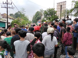 Motor Supra Tertabrak KA hingga Terseret 1 Km di Kota Probolinggo-3 Tewas