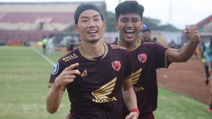 Kenzo Nambu selebrasi merayakan golnya saat PSM Makassar menghadapi PSIS Semarang.