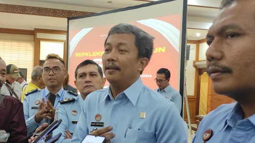 Kepala Kantor Wilayah Kementerian Hukum dan Hak Asasi Manusia (Kanwil Kemenkumham) Bali Anggiat Napitupulu saat bertemu dengan wartawan di kantornya, Senin (26/12/2022). (I Wayan Sui Suadnyana/detikBali)