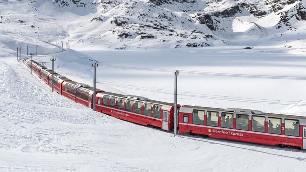 Kereta Panorama Premium (Tangkapan layar Switzerland)
