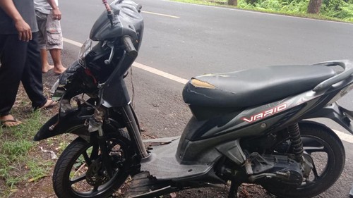 Motor salah satu korban kecelakaan di jalur Denpasar-Gilimanuk, Kecamatan Melaya, Jembrana yang rusak cukup parah.