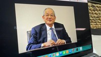 Low Tuck Kwong. Menyalip Hartono bersaudara, Low Tuck Kwong kini menempati peringkat pertama orang terkaya di Indonesia. Low merupakan pendiri PT Bayan Resources Tbk, perusahaan tambang batu bara di Indonesia. Saat ini ia memiliki harta kekayaan sebesar US$ 26,1 miliar atau Rp 397,8 triliun (kurs Rp 15.243) yang membuatnya menduduki peringkat ke-58 orang terkaya di dunia menurut Forbes Realtime. (dok. Istimewa)