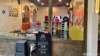 Berlokasi di PierPoint39, Madame Tang berada di unit paling pojok. Ruangannya memang mungil, namun nyaman untuk bersantap.