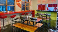 Nuansa China kontemporer terasa di restoran ini. Madame Tang buka sejak pukul 11.30-22.00 WIB.