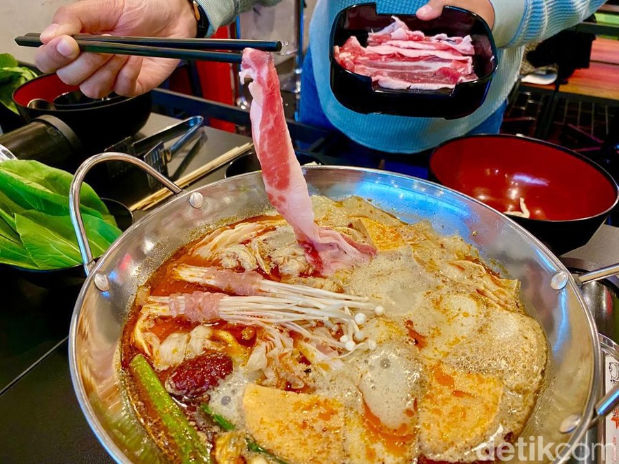 Slurpp! Hot Pot Enak Ada di Sini