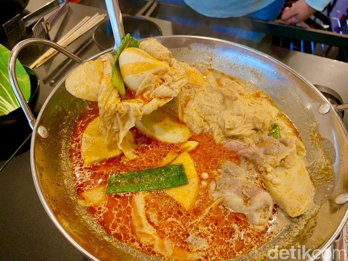 Slurpp! Pedas Nikmat Malatang Hot Pot di Bangka Favorit Rachel Vennya