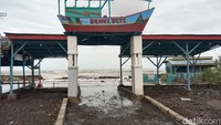 Ikon baru di salah satu warung makan pesisir pantai Eretan Kulon, Kecamatan Kandanghaur, Kabupaten Indramayu untuk menarik pengunjung. (Foto: Sudedi Rasmadi/detikJabar)