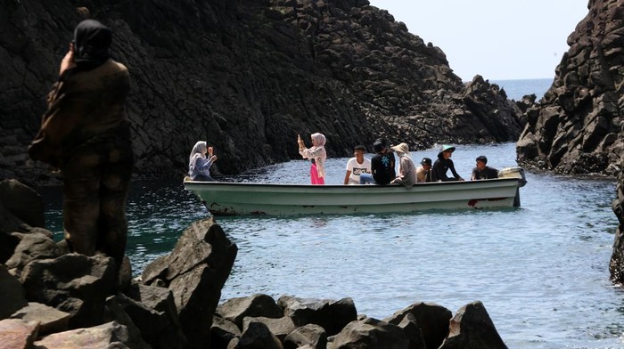 Dua destinasi wisata di Sabang Aceh yakni Gua Sarang dan kawasan kawah gunung api Jaboi, ramai dikunjungi. Objek wisata ini menyuguhkan pemandangan alam yang indah.