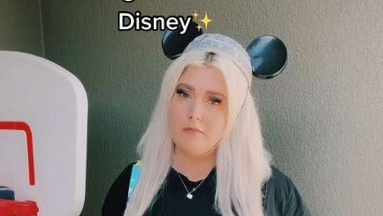 Misty ditegur karena pakai kaus makian di Disneyland