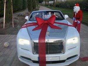 Ronaldo Pamer Kado Mobil Mewah dari Georgina: Rolls-Royce Phantom Seharga Rp 20 M