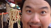 Bakmi Karet Ayam Kampung Mabes 4A juga pernah direkomendasikan oleh Nex Carlos. YouTuber ini sangat menikmati semangkuk bakmi karet dengan topping yang lengkap, mulai dari ayam kampung hingga telur muda. Foto: Instagram @nexcarlos