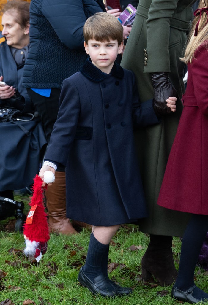 Pangeran Louis SANDRINGHAM, NORFOLK - DECEMBER 25: Prince Louis attends the Christmas Day service at Sandringham Church on December 25, 2022 in Sandringham, Norfolk. King Charles III ascended to the throne on September 8, 2022, with his coronation set for May 6, 2023. (Photo by Samir Hussein/WireImage)