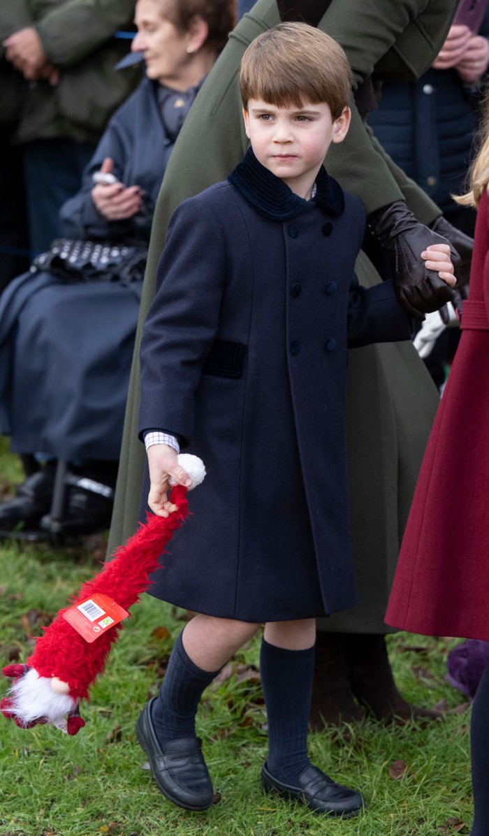 Pangeran Louis SANDRINGHAM, NORFOLK - DECEMBER 25: Prince Louis attends the Christmas Day service at Sandringham Church on December 25, 2022 in Sandringham, Norfolk. King Charles III ascended to the throne on September 8, 2022, with his coronation set for May 6, 2023. (Photo by Samir Hussein/WireImage)