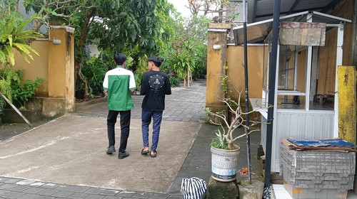 Dua terduga pelaku catcalling di Uluwatu.