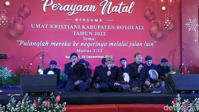 Pementasan seni hadrah dalam acara perayaan Natal di Boyolali, Kamis (26/12/2022).