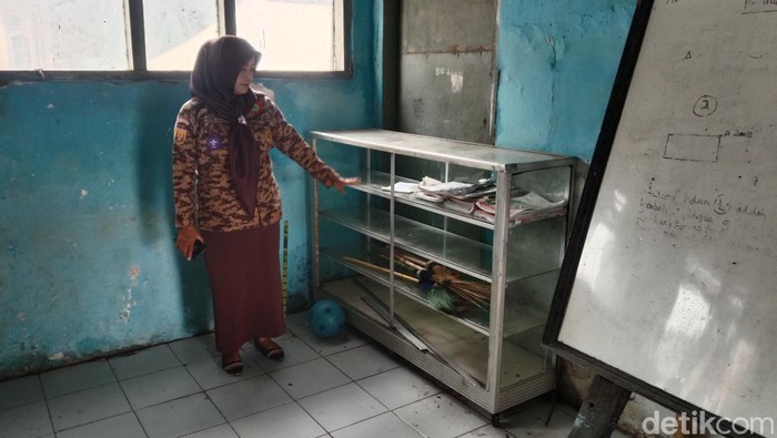 Pencurian buku di SD Indramayu