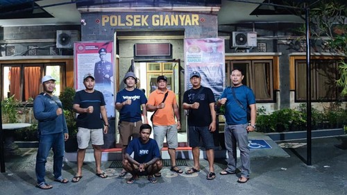 Pelaku pencurian pratima di Gianyar, I Putu Mustika (28) saat ditangkap oleh kepolisian.