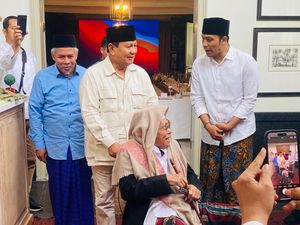 Prabowo Ngalap Berkah Para Kiai Kondang Jatim, Minta Restu Maju Pemilu 2024