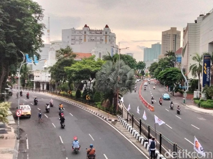 Potret lengangnya jalanan di Surabaya saat Libur Nataru Potret lengangnya jalanan di Surabaya saat Libur Nataru