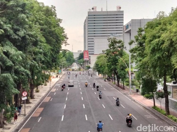 Potret Jalanan Surabaya yang Lengang Saat Libur Nataru