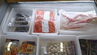 Semua seafood di tempat ini dijamin segar. Pengiriman dilakukan setiap hari dan pengunjung bisa membeli seafood mentah. Foto: onlyinurstate.com