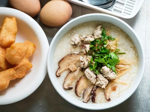 Resep Bubur Ayam Jamur Shitake yang Gurih Lembut untuk Sarapan