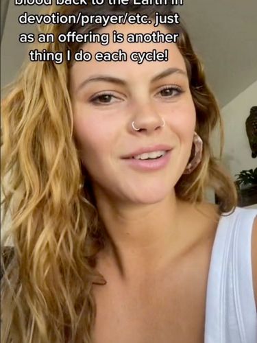 Riley Ayn, selebgram yang pakai darah menstruasi untuk masker wajah