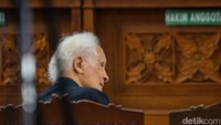 Romo Magnis mengatakan, dalam kasus ini, Eliezer diperintah oleh atasannya yang memiliki pangkat jauh lebih tinggi, yakni Ferdy Sambo.  