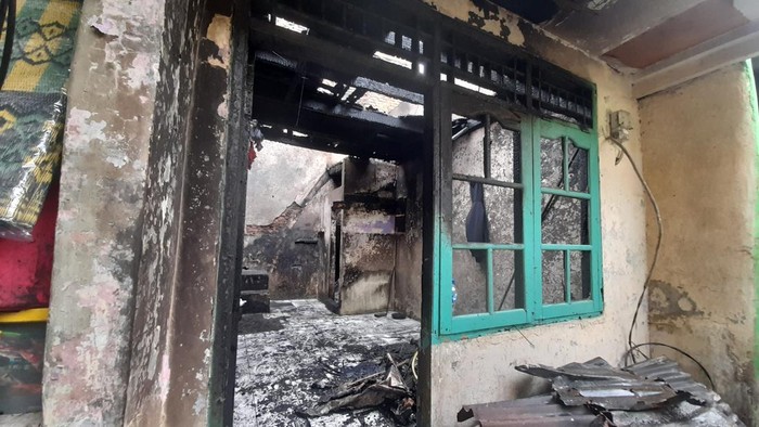 Salah satu rumah warga yang terbakar di Kampung Pulo, Jaktim