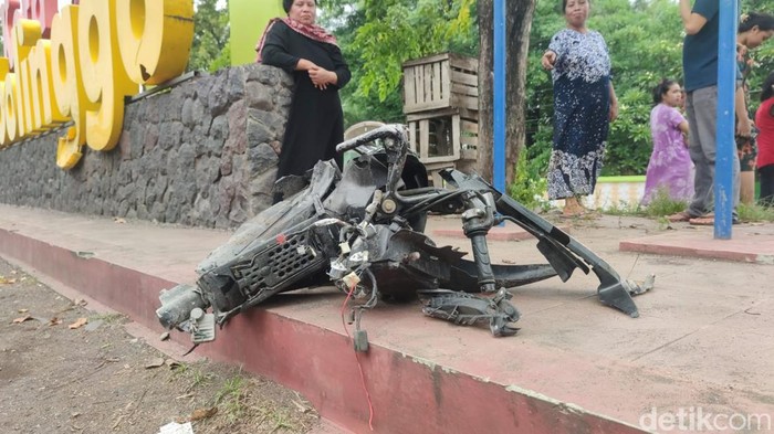 Sepeda motor Supra Fit 125 yang tertabrak KA di Kota Probolinggo tewaskan anggota TNI