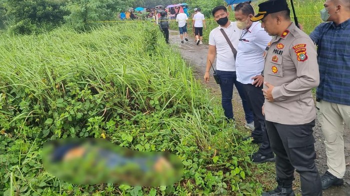 Sesosok mayat pria bertato Joker ditemukan dengan sejumlah luka di sebuah belukar di Cengkareng, Jakbar. Polisi menyelidiki kasus tersebut. (dok Istimewa)