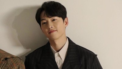 7 Foto Tubuh Ideal Song Joong Ki, Ternyata Sering Diet Puasa