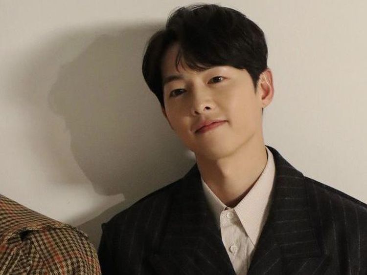 7 Foto Tubuh Ideal Song Joong Ki, Ternyata Sering Diet Puasa