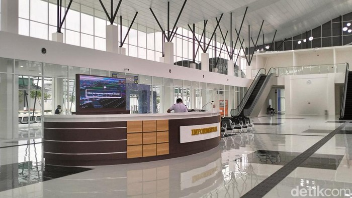 Suasana di Terminal Amplas, Medan.