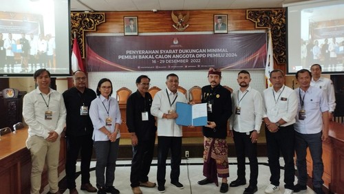 Suasana Penerimaan Penyerahan Syarat Dukungan Minimal Pemilih Bakal Calon Anggota DPD Pemilu 2024. Foto: Nuranda Indrajaya/detikBali