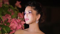 Sunny Leone atau Karenjit Kaur Vohra justru memang terjun ke dunia film panas. Foto: Instagram Sunny Leone
