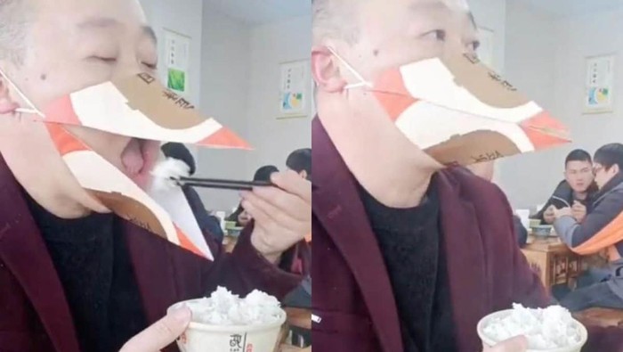 Takut Kena COVID-19, Pria Ini Bikin Masker ‘Bebek’ Untuk Makan di Restoran