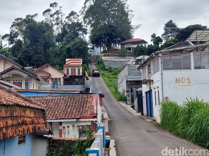 Tanjakan SpongeBob di kawasan Lembang.