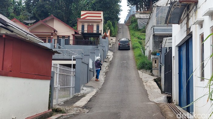 Tanjakan SpongeBob di kawasan Lembang.