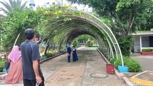 tempat wisata di alun-alun lamongan