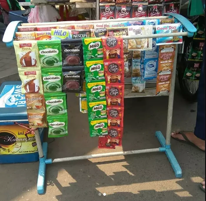 Terlalu Kreatif, 10 Pedagang Makanan Ini Punya Wadah yang Nyeleneh