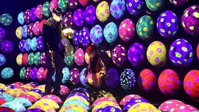 Warna-warni Cahaya di Museum Massless Immersive Beijing